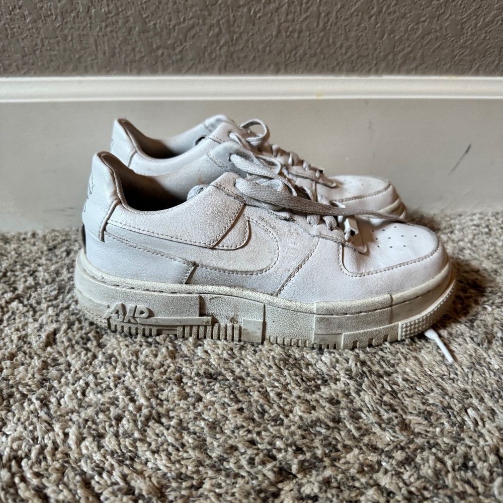 Women size 5 Shadow Airforce 1s